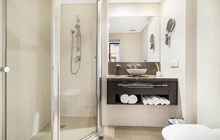 Deluxe Hotel Room Bathroom