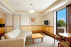 One -bedroom -suite -room -1